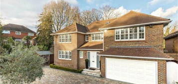 5 bedroom detached house