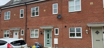 4 bedroom terraced house to rent