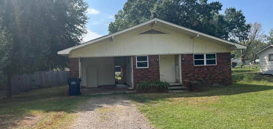 404 NE 6th St, Atkins, AR 72823