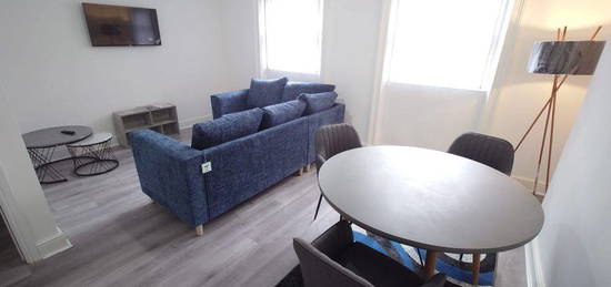 3 bed flat to rent