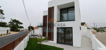 Moradia T3+1 com piscina e jardim