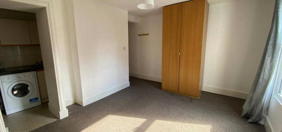 Studio to rent in Clarence Road, London E5