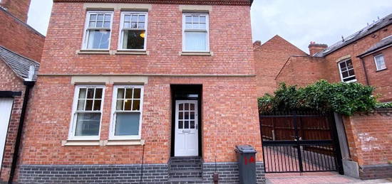 4 bedroom terraced house