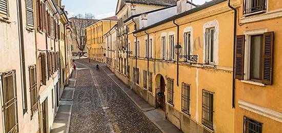 Trilocale in vendita in piazza Virgiliana s.n.c