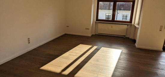 2 Zimmer Wohnung 62 m² gute ruhige Lage Küche Parkplatz Keller