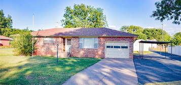 1308 N 5th St, Sayre, OK 73662