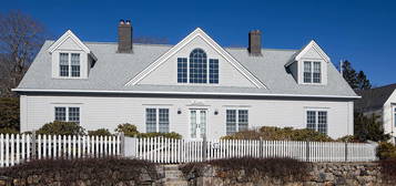 67 Water St, Chester, NS B0J 1J0