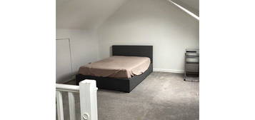 Room to rent in The Glen, Slough SL3