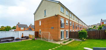 4 bed town house for sale