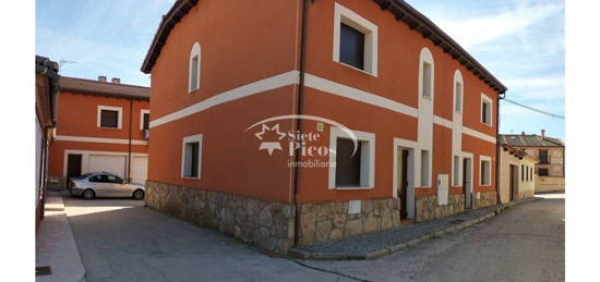 Chalet adosado en venta en calle de Juarros, 33 -23