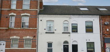 Flat to rent in Bentinck Road, Radford NG7