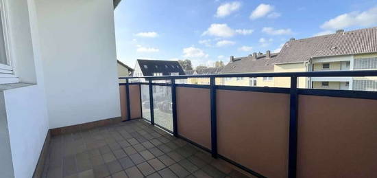 **frisch renovierte** 2-Zimmer-Wohnung mit Balkon!