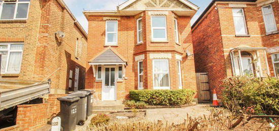 5 bedroom detached house