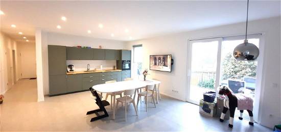 Ideal für junge Familie - neuwertige Wohnung mit 4 Zimmern und großem Balkon im Osten von Leipzig