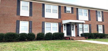 301 Dogwood Ln #2B-1BA, Emporia, VA 23847