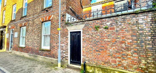 1 bedroom ground floor flat