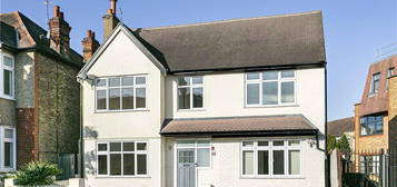 5 bedroom detached house