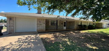 1501 S  10th St, Chickasha, OK 73018