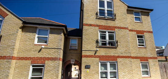 Flat to rent in Flat 2, Kenneth Court 13A, Union Road, Ryde, Isle Of Wight PO33