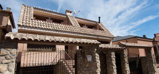 Casa adosada en venta en Escalona