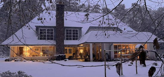 Eine Perle in der Nordheide. Kernsaniertes Landhaus für die große Familie in Bendestorf.