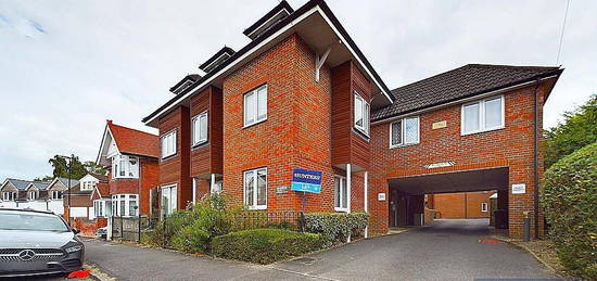 Flat to rent in Highfields, Richmond Gardens, Southampton, Hampshire SO17