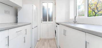 Flat to rent in Aislibie Road, London SE12