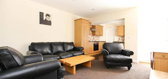 3 bed flat to rent