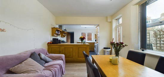 6 bedroom terraced house