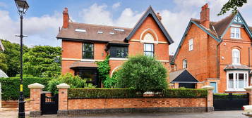 7 bed detached house for sale