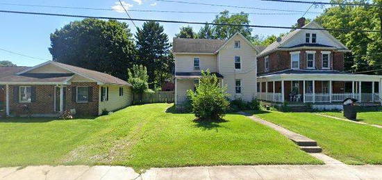 424 E  King St, Chambersburg, PA 17201