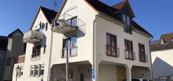 Lichtdurchflutete 3-Zi.-Wohnung mit Dachterrasse in Lich!