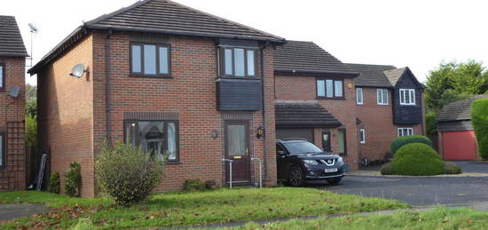 4 bed detached house to rent