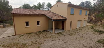 Villa récente 190m², terrain de 756m², 4 grandes chambres, Double Garage à St Restitut 389 000