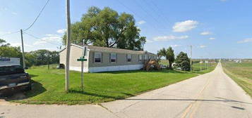 102 Spring St, Prairieburg, IA 52219