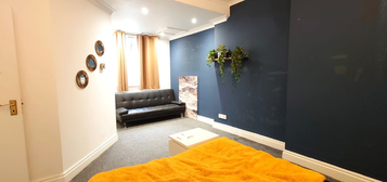 2 bed flat to rent