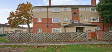 Flat to rent in Shrewton Walk, Swindon SN2