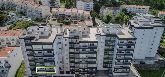 Arrendamento de Apartamento T2  na rua da Guiné, 2 Nc