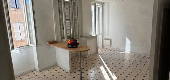 À Vendre : Studio de 30m² à rénover – Idéal Investisseur, 13006 Marseille