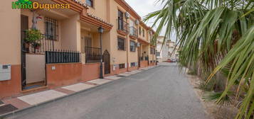 Casa adosada en venta en Atarfe