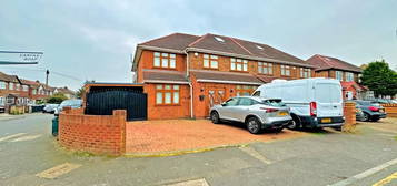 6 bedroom semi-detached house for sale