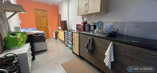 2 bedroom flat