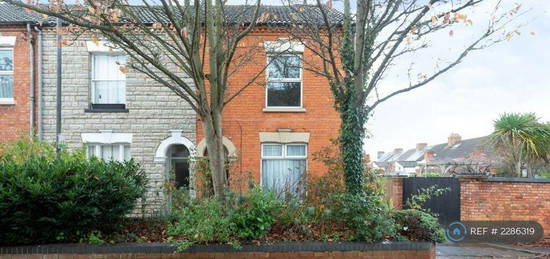 3 bedroom semi-detached house