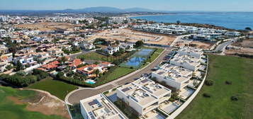 Moradia em construção com vista mar a 300 metros da praia, em Lagos, Algarve, Portugal