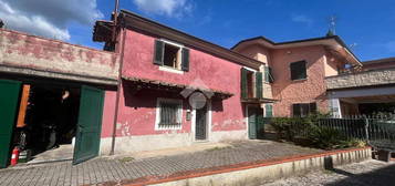 CASA SEMINDIPENDENTE A SARZANA