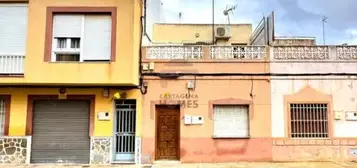 Casa adosada en calle de Badajoz, 42