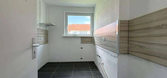 Schöne 3 Wohnung  mit Balkon und Einbauküche