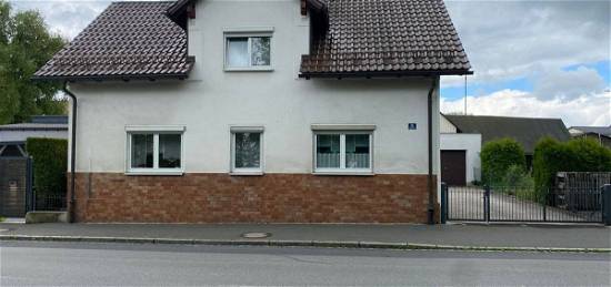 Einfamilienhaus mit großzügigen Nebenflächen in Wiesau zu verkaufen