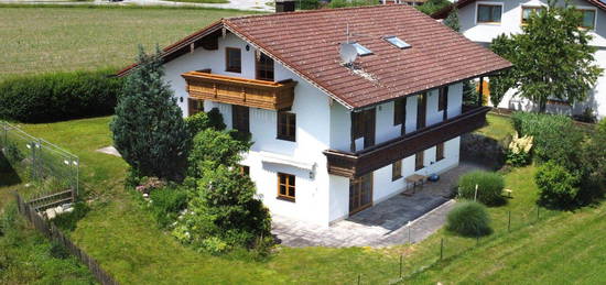 Mehrfamilienhaus mit Bergblick in ruhiger Weilerlage