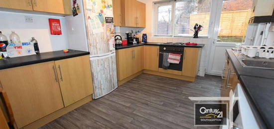 5 bedroom terraced house